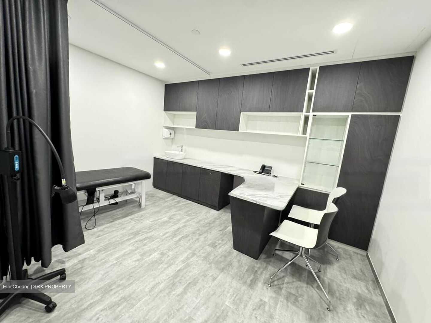 Mount Elizabeth Hospital (D9), Retail #461659961